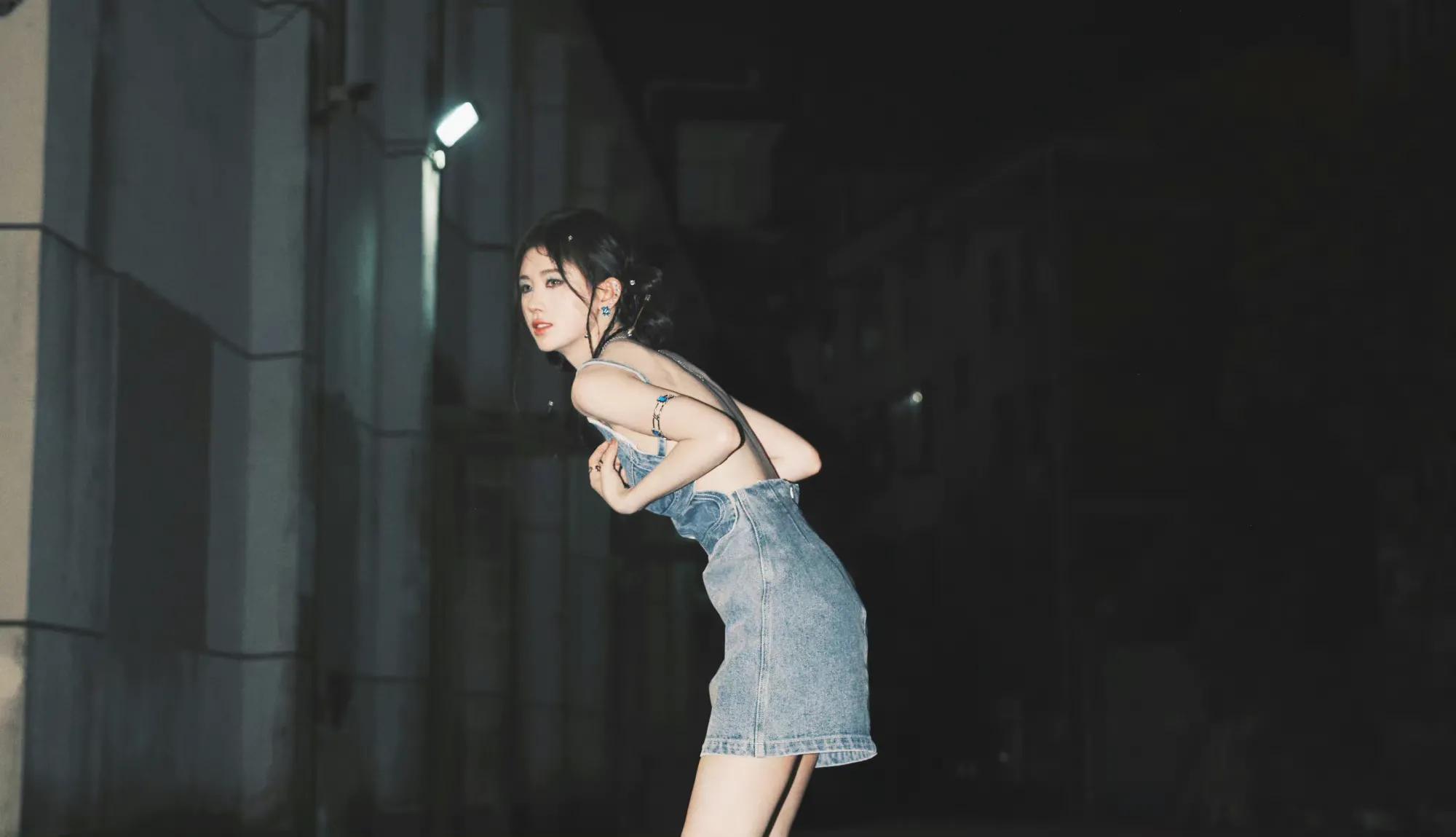 鞠婧祎轻中古质感大片