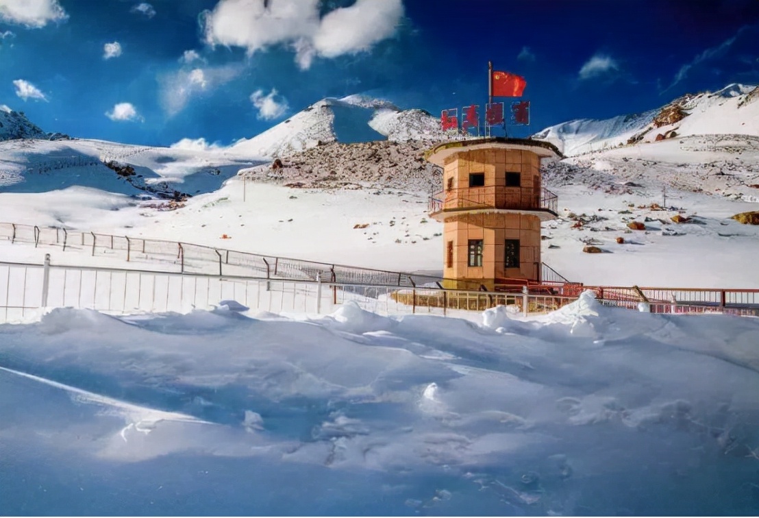 34岁的他，在参加开国大典时站在伟人身边，后来担任44年副国级