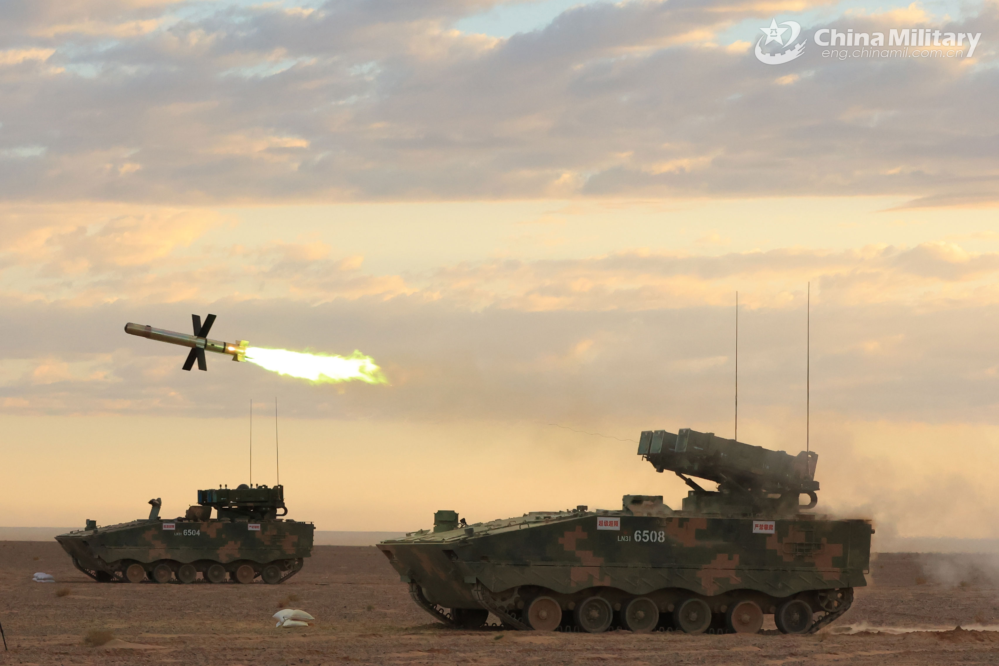 װ������ս���ߣ��й������ٿ�����ս�����ֻᣬ�з�����ʱ������