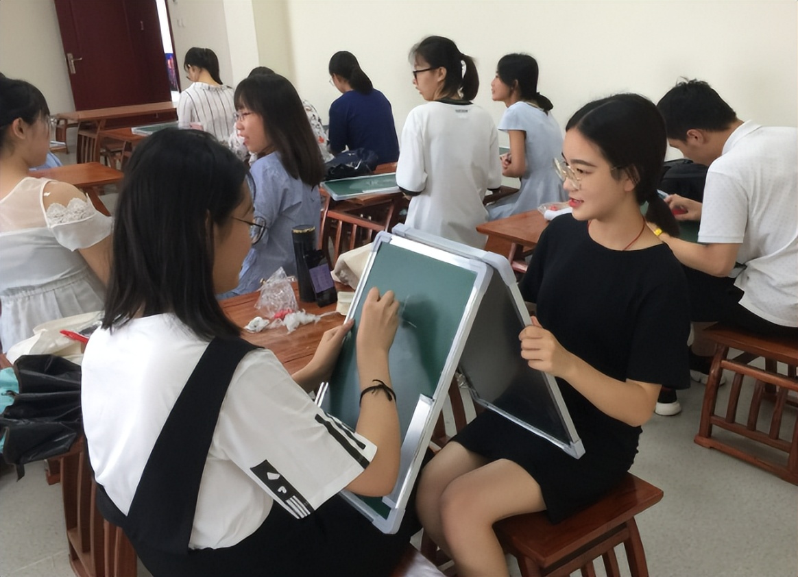 工作多年后才发现，“师范生”和“医学生”相比，差距不是一般大