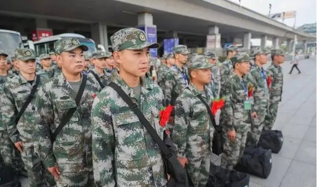 2022年征兵条件有新调整，“政审”增加新要求，学生通过率更低了