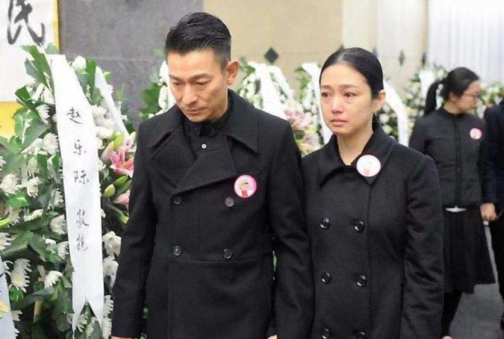 清清白白不乱搞，娱圈最干净的17对夫妻，个个与原配不离不弃