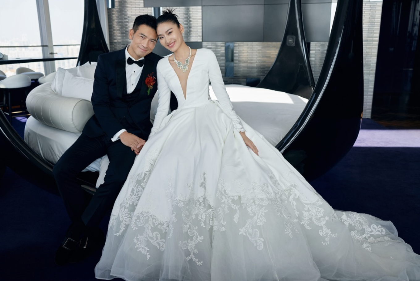 2021年娱乐圈8场唯美婚礼：俊男靓女羡煞旁人，两对新人奉女成婚