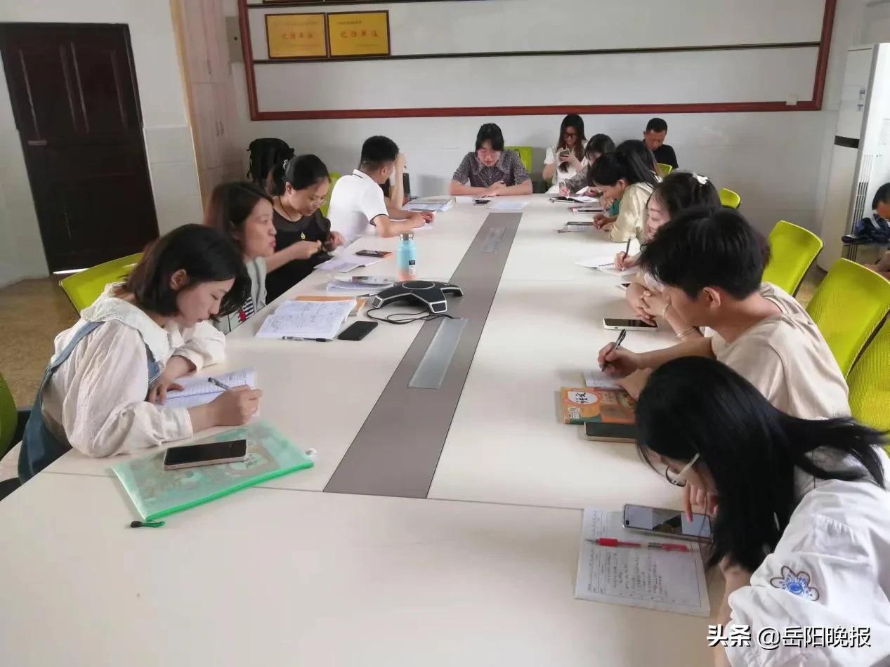 岳阳王家河小学：送教下乡以研促教(图2)