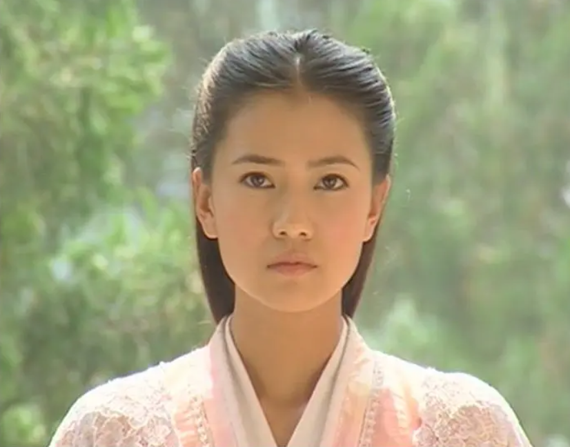 都演“周芷若”，把周海媚，高圆圆和佘诗曼放一起看，差别出来了