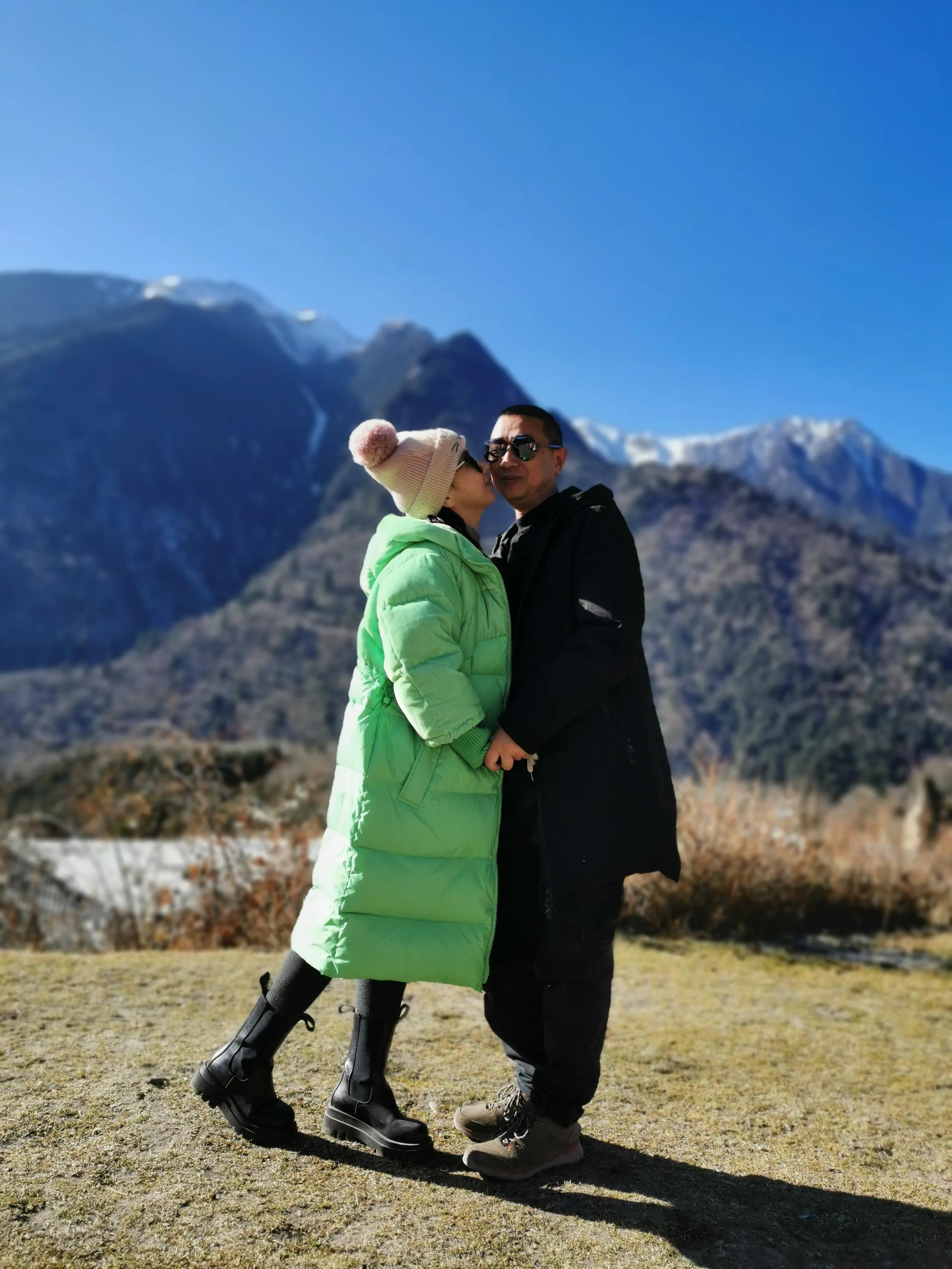 健康营养的情感滋养着这段爱情，余生不长，春秋有限，且行且珍惜