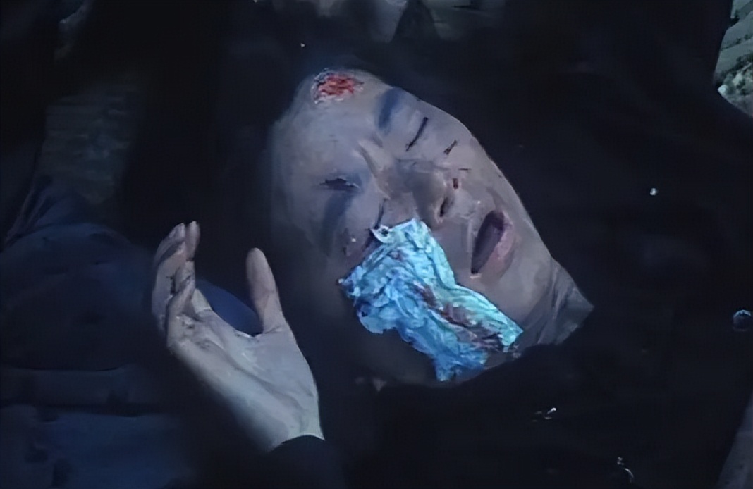 明明是美女，但为演戏都豁出去了！这10个女星的造型，个个辣眼睛