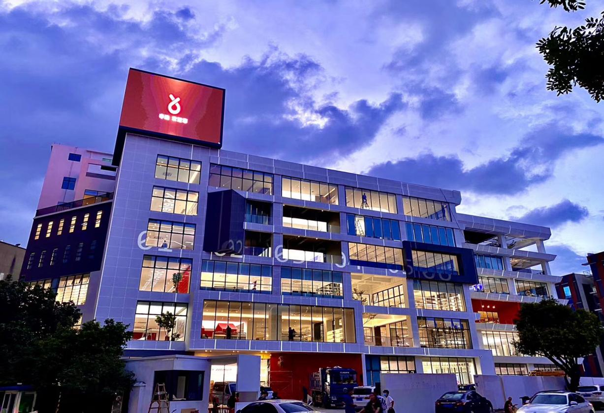 辛巴以定制化供应链树立行业标杆，青神：生态美景入画来