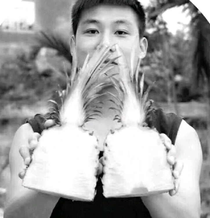 湖南小伙大二退学创业，22岁成千万富翁，23岁为她在海南卖水果