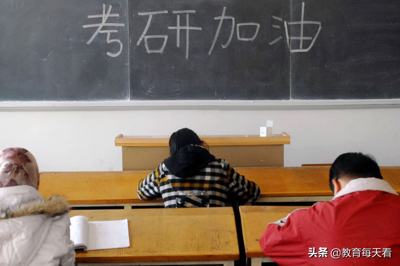 2022年考研国家线公布，考生感到很崩溃，直言：早生两年就好了