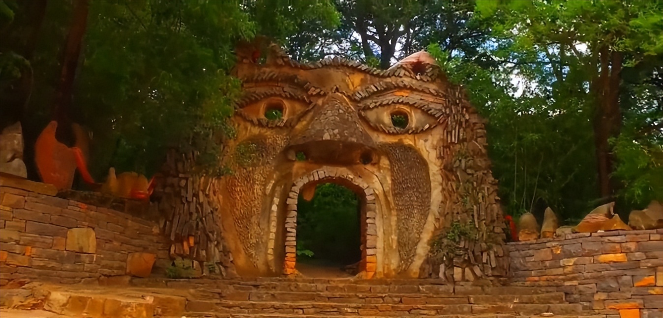 昆明这个古寨，有国内唯一的男人节，还有片神秘树林是女人禁地