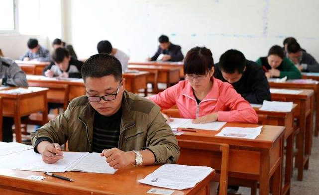 “教师薪资不低于公务员水平”后，公务员却感到委屈，表示不公平