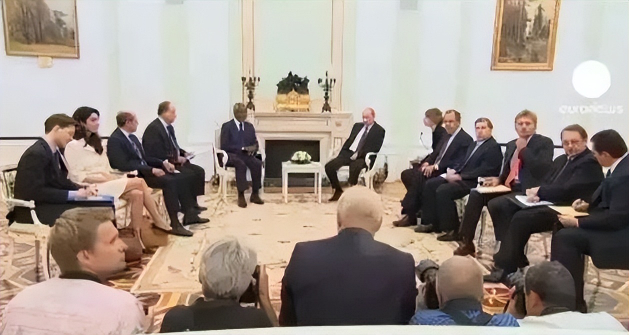 最美律师艾莫：打败21位情敌让奥巴马作证，治好恐婚症奥斯卡影帝