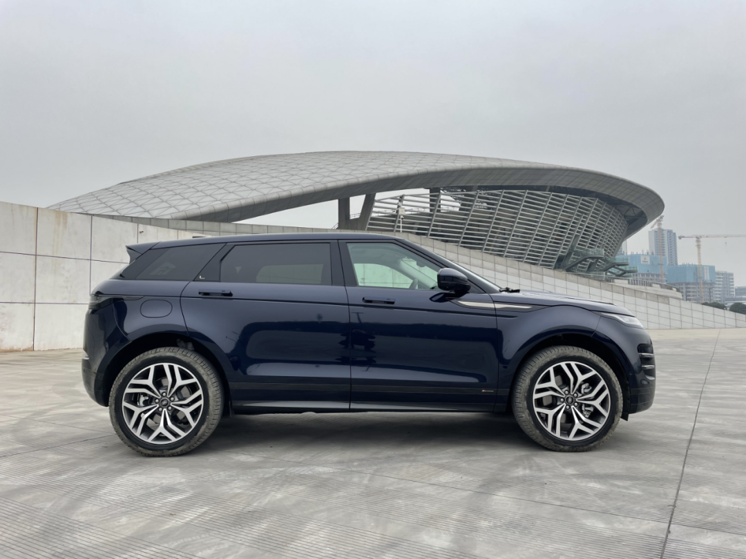 试驾揽胜极光L P300e：44万这个价，它值吗？