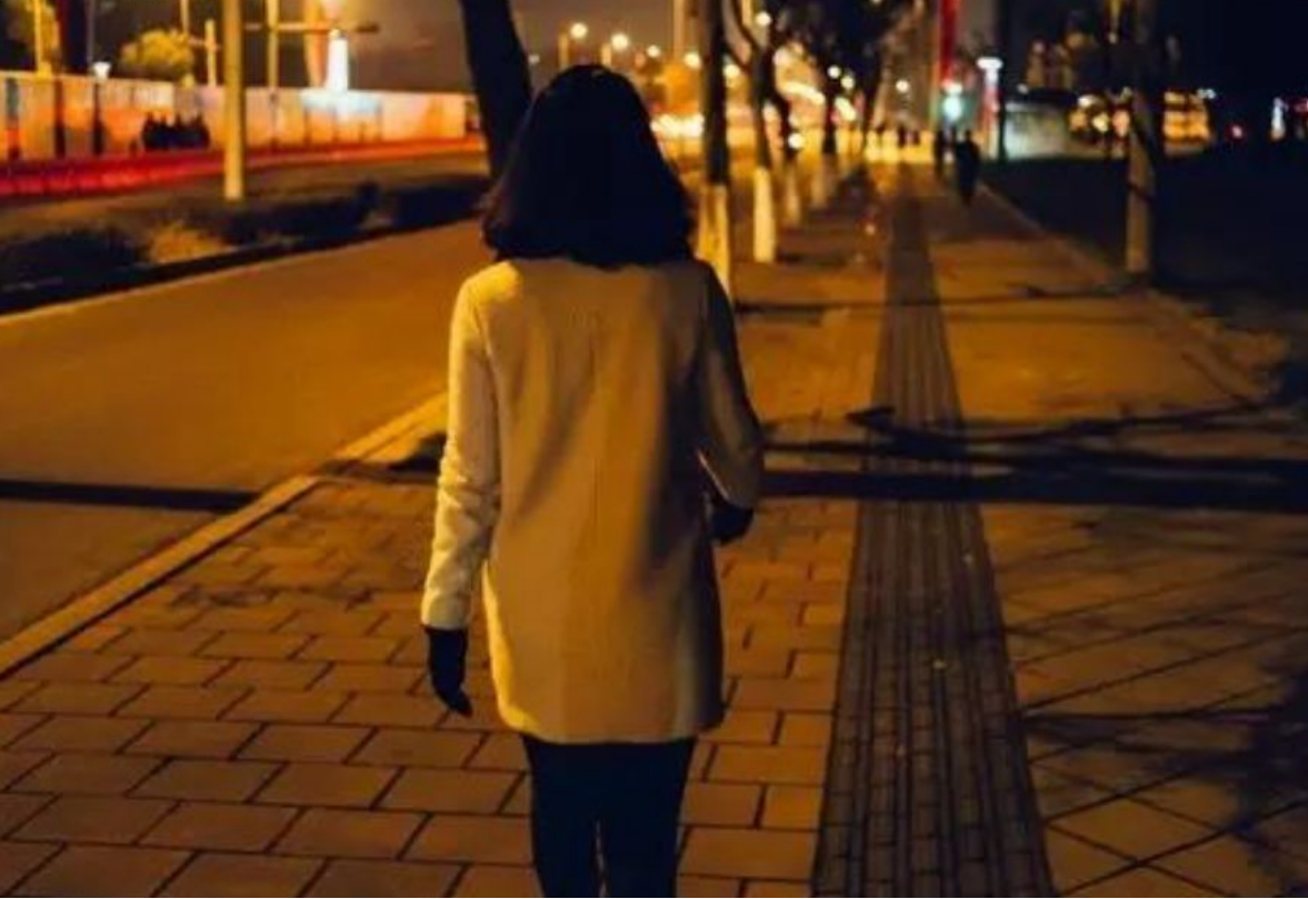 1995年，四川女大学生被120元卖给55岁老汉，2人跟牲口住了17年