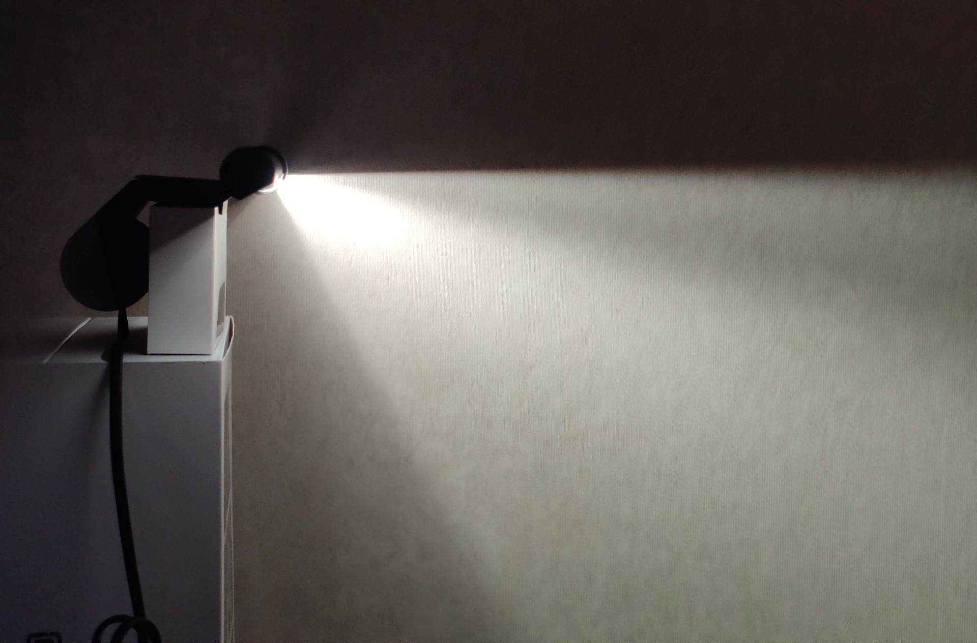 桌面改造 2.0，兼顾生产力与娱乐性的一体化空间