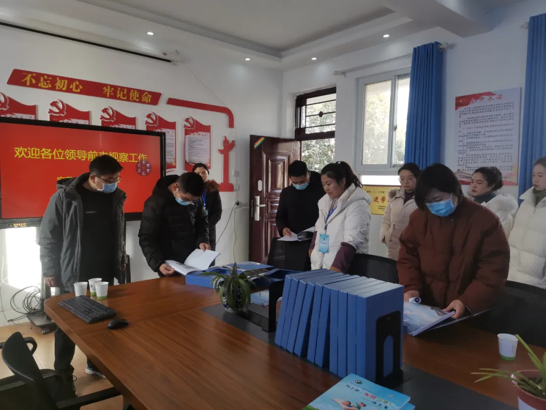 安阳市文峰区委政法委督导东风小学“三零”平安创建工作