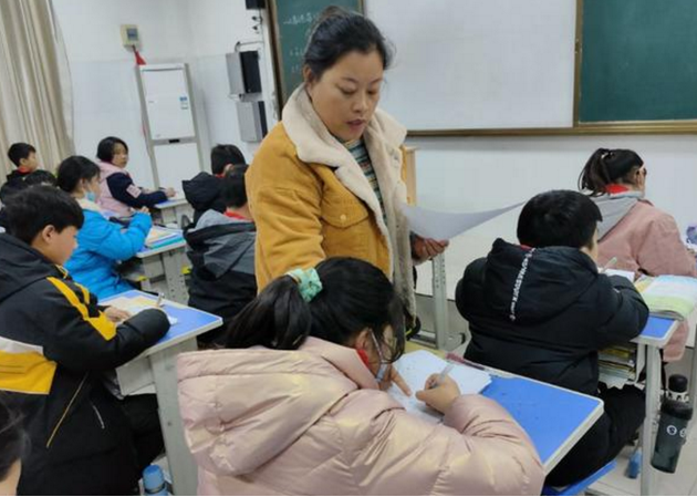 “双减后再无中等生！”12年老教师期末感慨，让家长感同身受