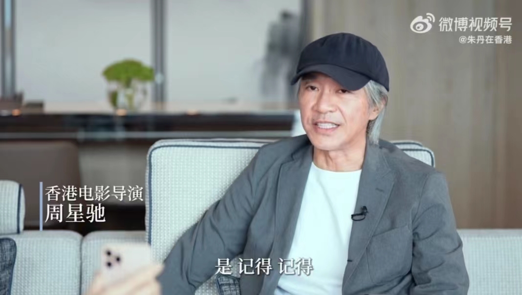 成龙周星驰庆祝香港回归 曾比特着中山装刘恺威唱到眼湿湿好真摰