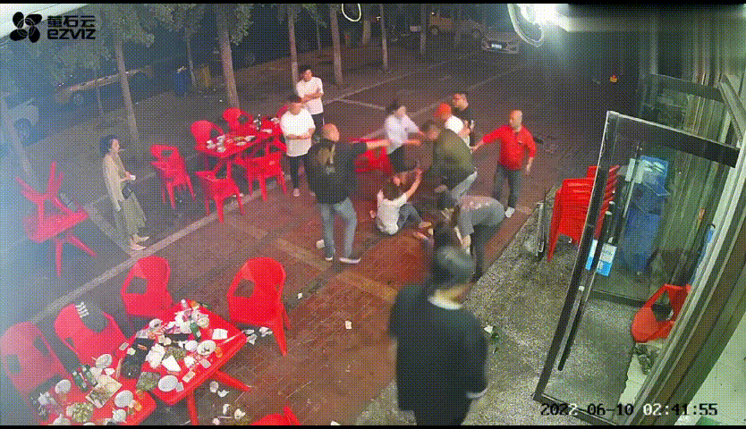 唐山打人事件后续：施暴者身份被曝光，冷漠的看客令人不齿