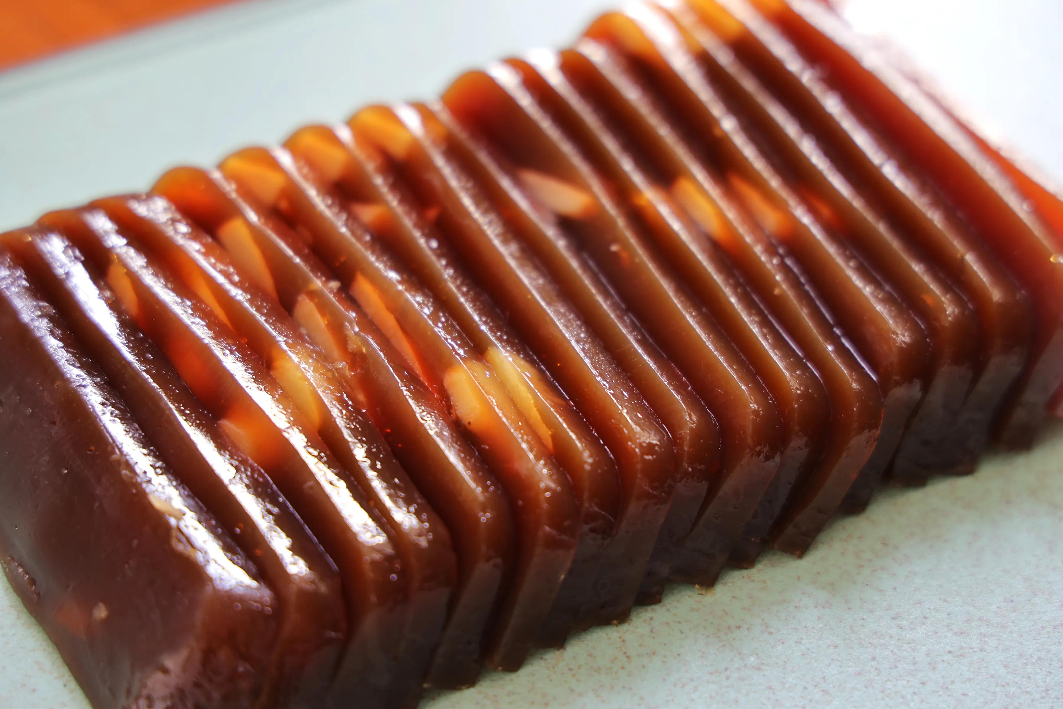 特别适合家宴上的一道甜品，Q弹有嚼劲，不甜不腻，解馋又解腻