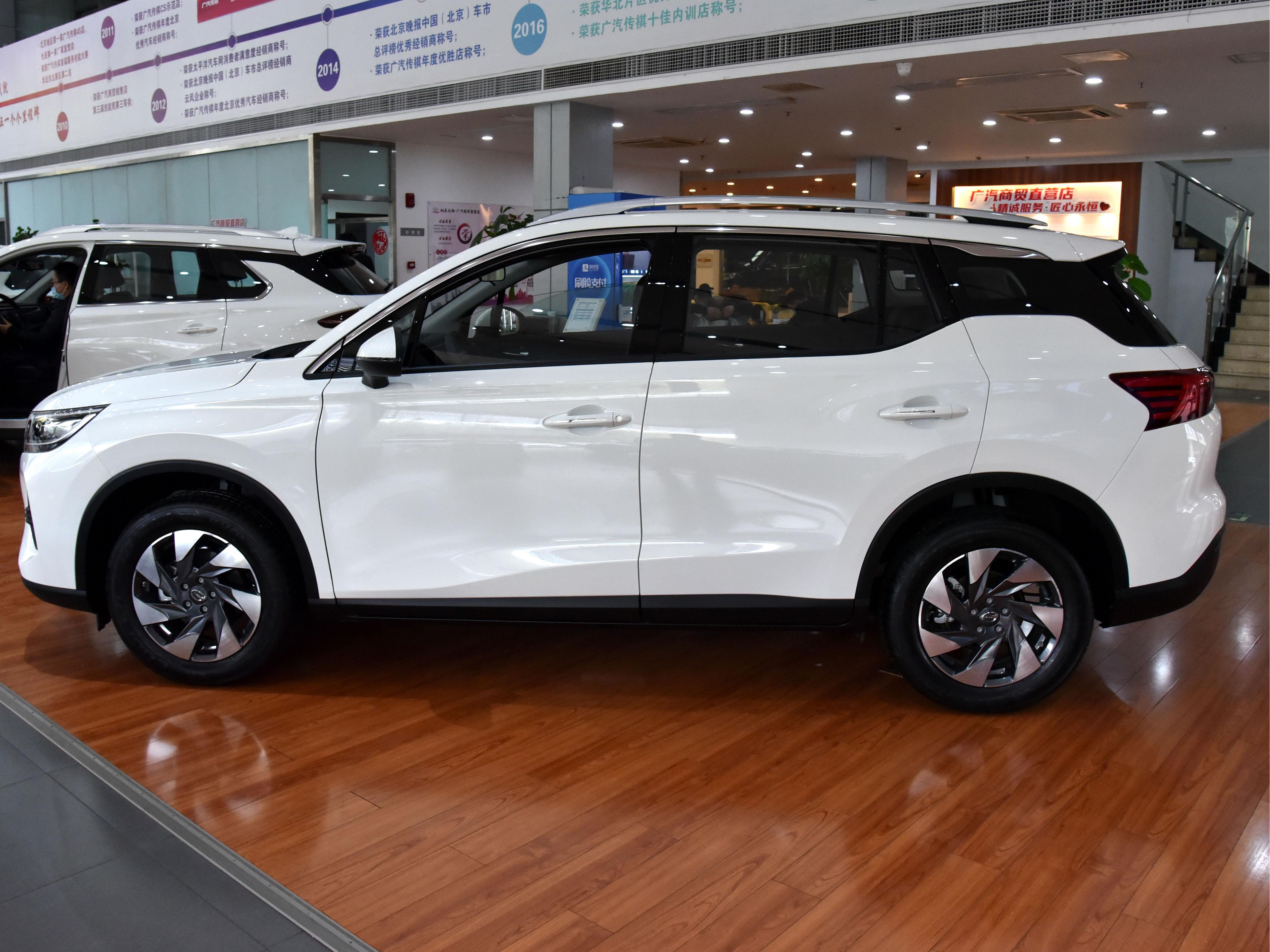 98万元,配置极高的大空间suv,实拍传祺gs4