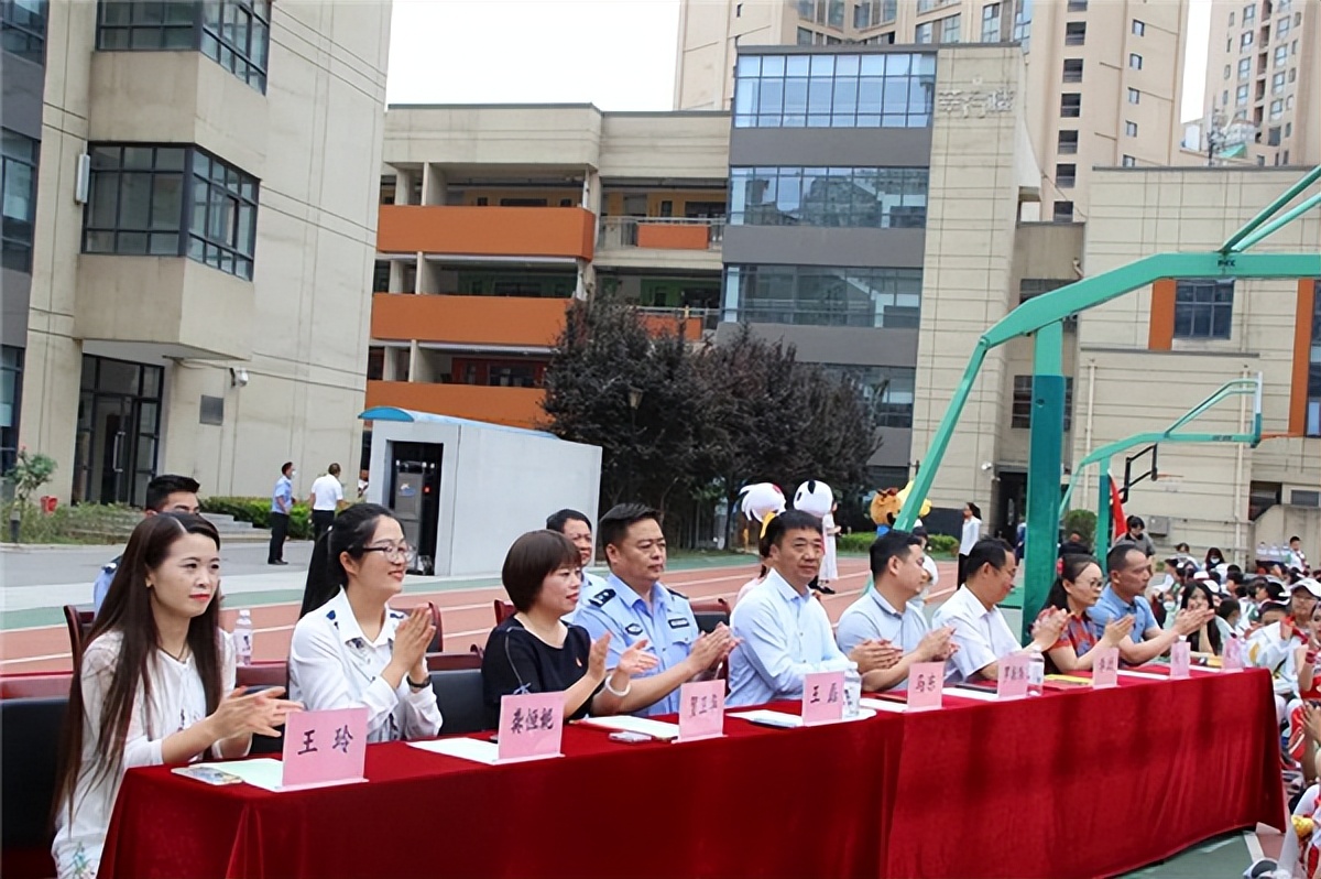 西安市高新区第三十二小学举行校园艺术节暨“庆六一”活动