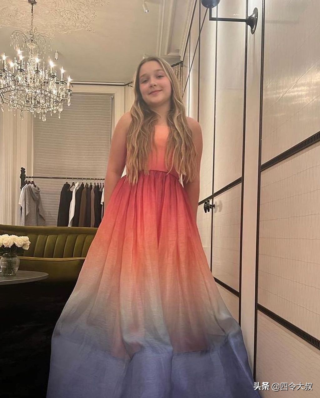 贝克汉姆爱女偷穿妈妈睡袍，摆网红级自拍，贝嫂笑哭：从哪学的？