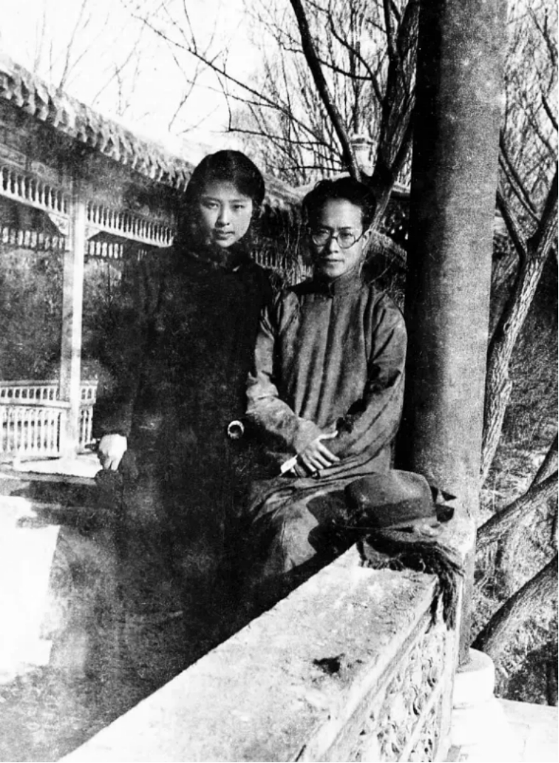 沈岳萌：沈从文的九妹，为爱所困回家时已成疯子，走丢后嫁给渔夫