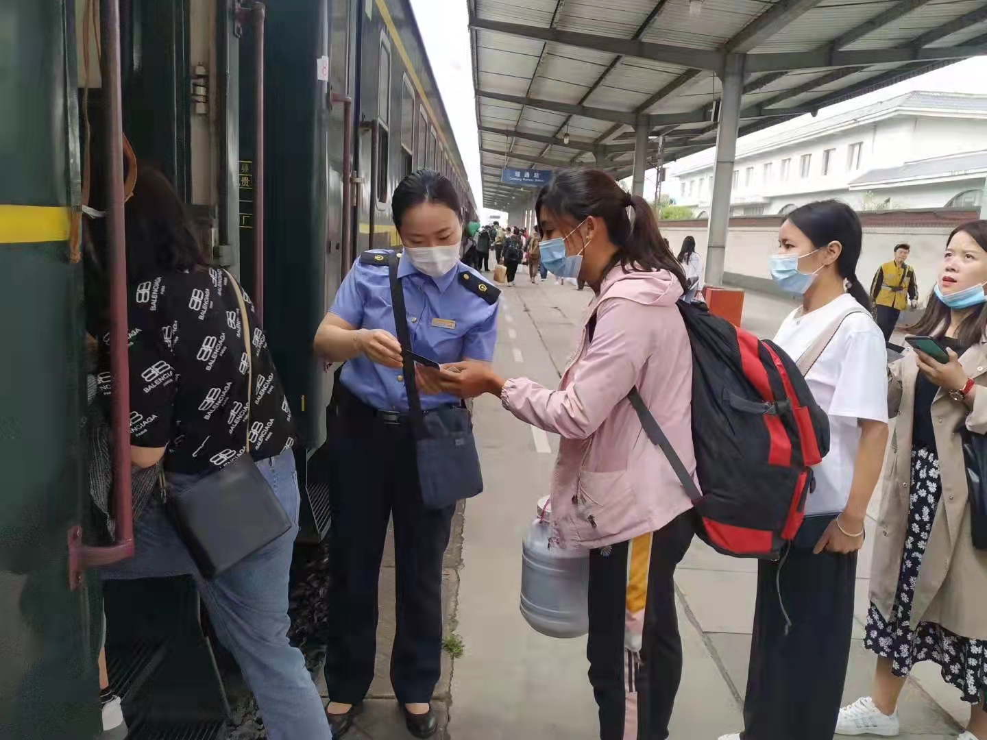 郑丽梅：一位钟情于小慢车的列车长