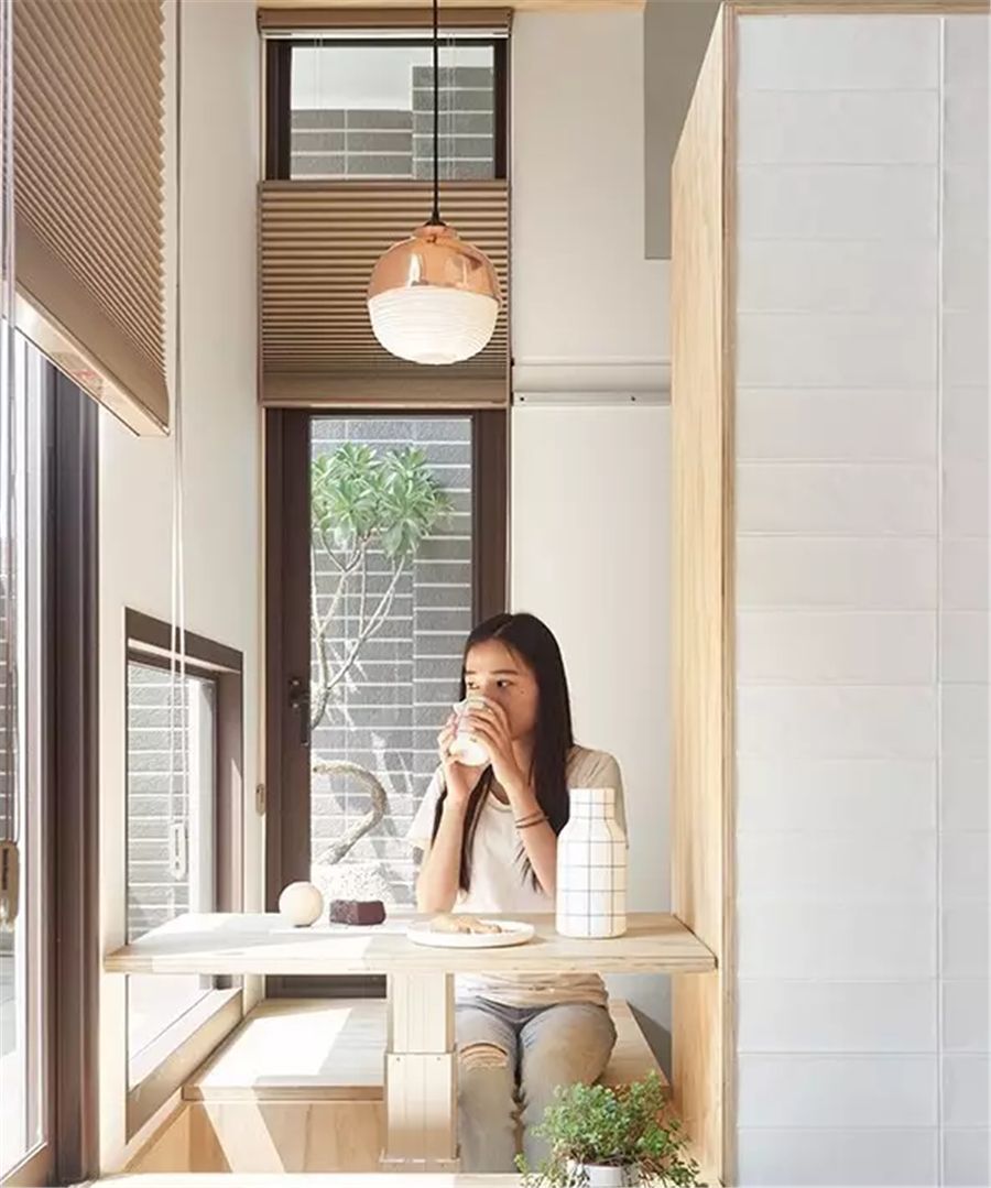 母女俩住进10㎡蜗居，爆改出1室1厅1厨1卫，空间逼仄却功能齐全