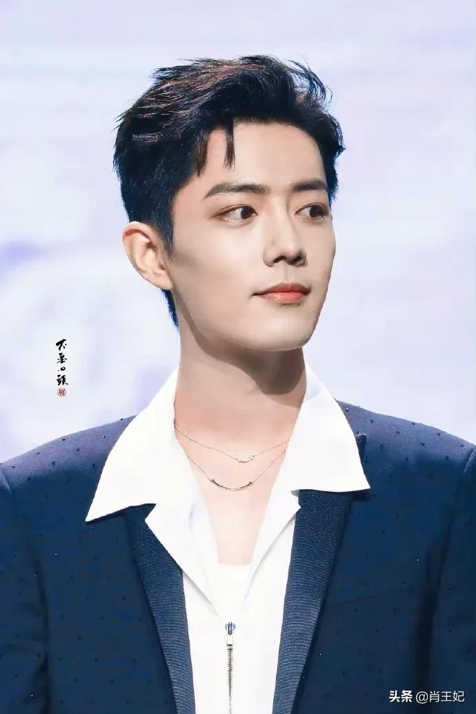 桃桃的一组生图,肖战的眼睛真好看,灵气逼人鲜花与少年绝配