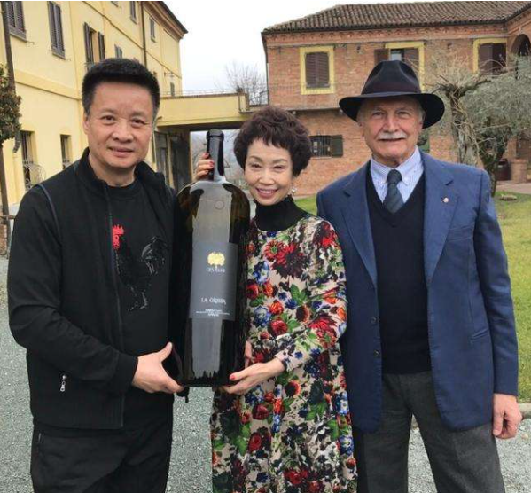 维文和妻子带来了一个重弹消息,阎晶晶谈了个男朋友,男朋友名叫李禾禾