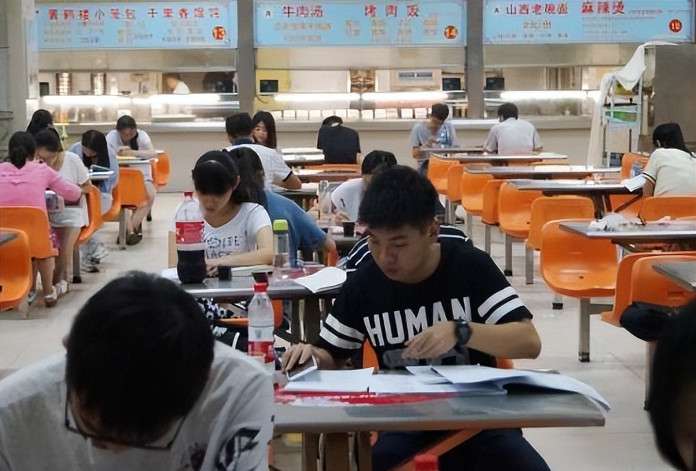 大学迎来新规，2022年开始全面落实，虚度时光的学生开始头疼