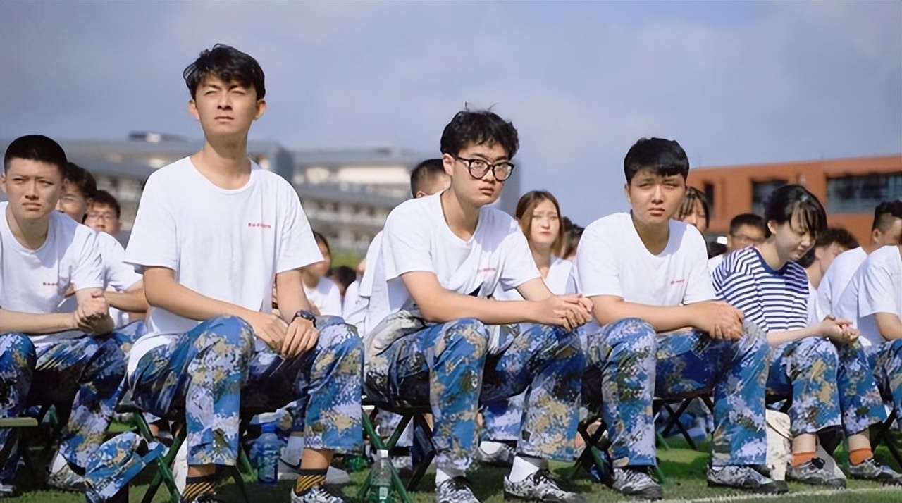 “男生尽量在大学里找对象”，毕业后才懂得，家长的建议有多现实