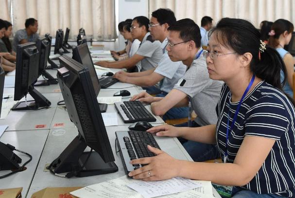 高考结束之前，出题人为啥都“失踪”了？连家人都联系不到