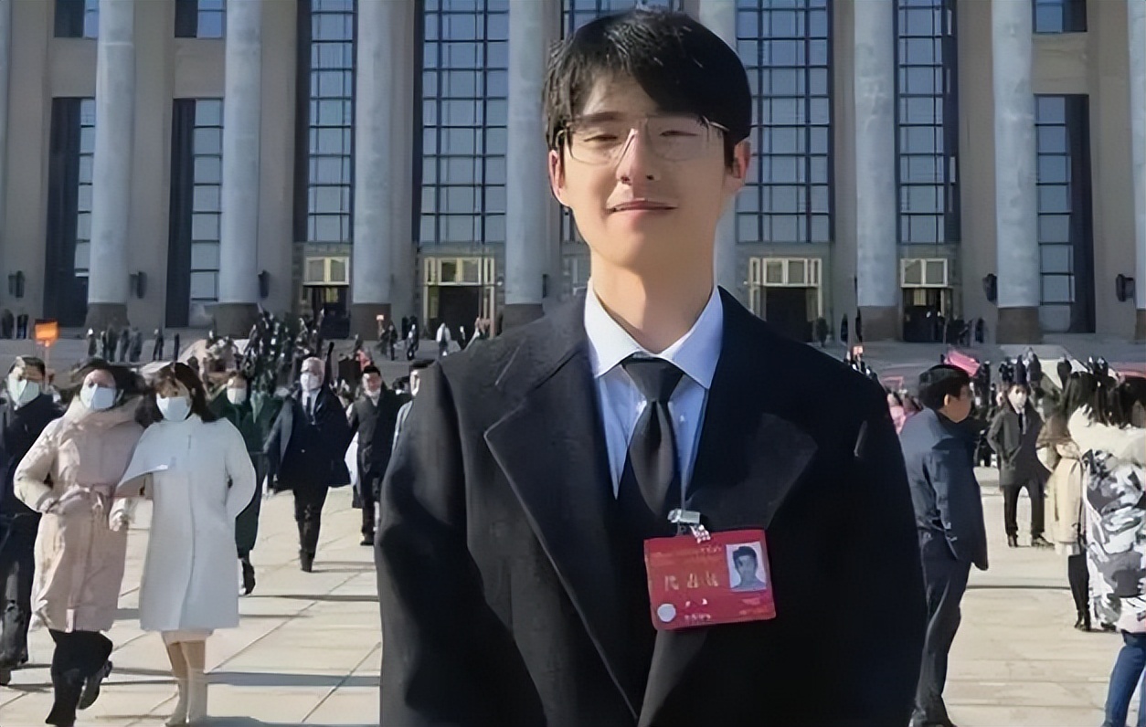 关晓彤考编成功，鹿少三进三出均遗憾落榜，为啥明星也钟爱铁饭碗