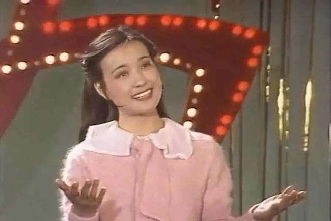 春晚十大美女主持，有的成为冻龄女神，有的结局让人唏嘘
