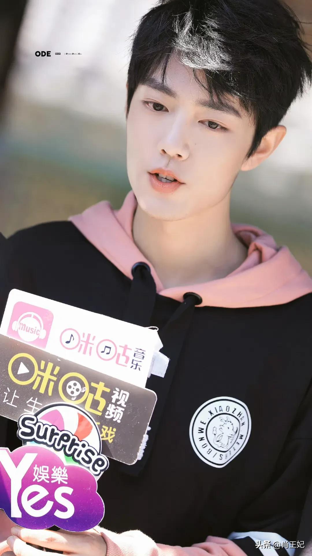 桃桃的一组生图,肖战的眼睛真好看,灵气逼人鲜花与少年绝配