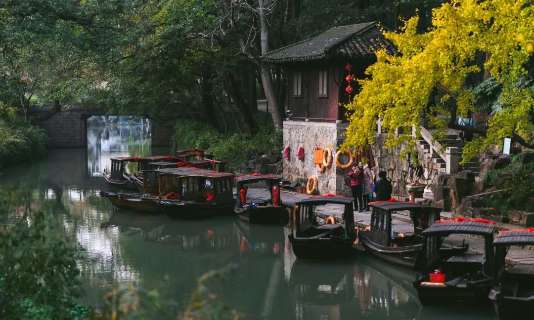 诗词里的“小桥流水”，古村旁，野花香，邂逅一段好时光