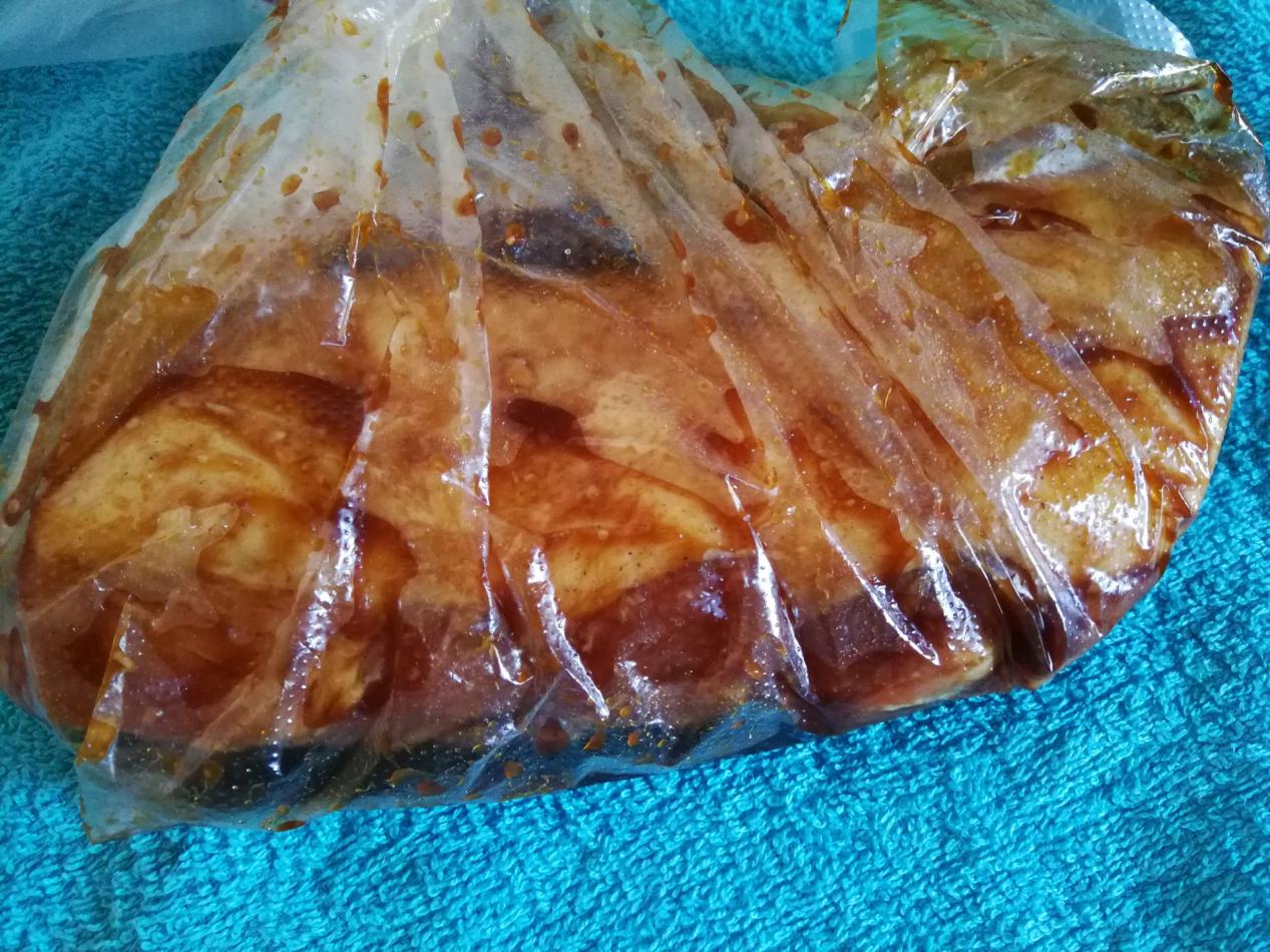 猪肋排的做法（教你做下酒又下饭焦香肉嫩的猪肋排）