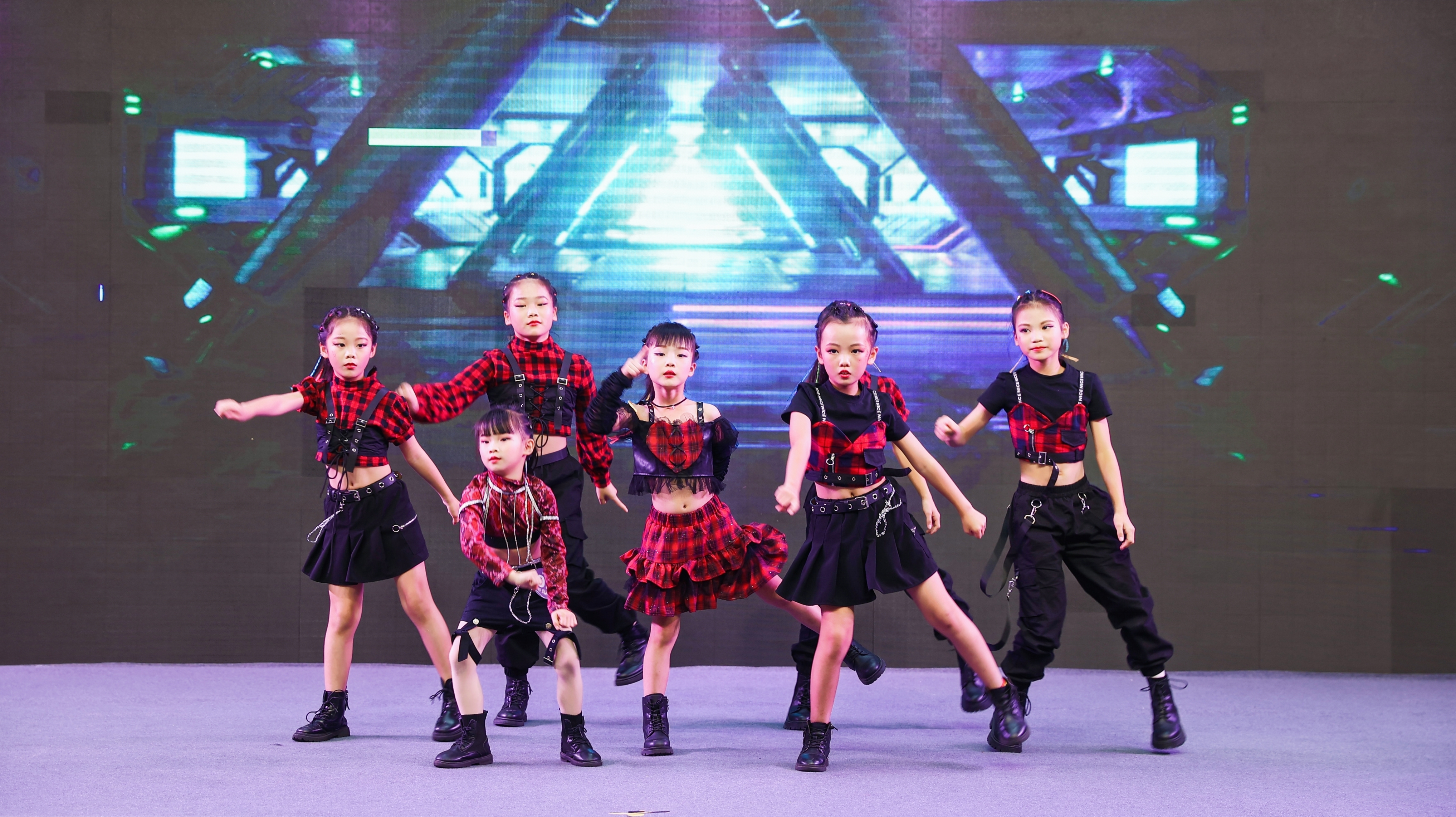 专访 | 舞林新生代广州赛区 彩虹少女组合：舞蹈让我们的青春闪耀