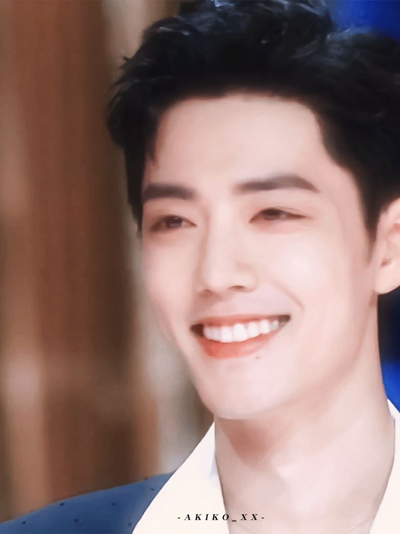 桃桃的一组生图,肖战的眼睛真好看,灵气逼人鲜花与少年绝配