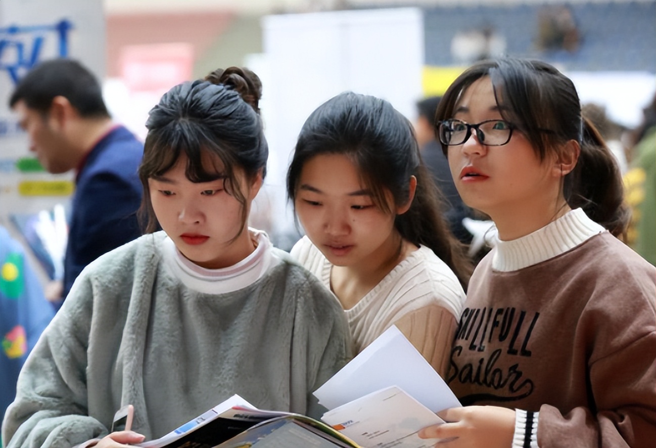 国内不好就业的3个专业，出国留学后身价倍增，2022届考生要注意