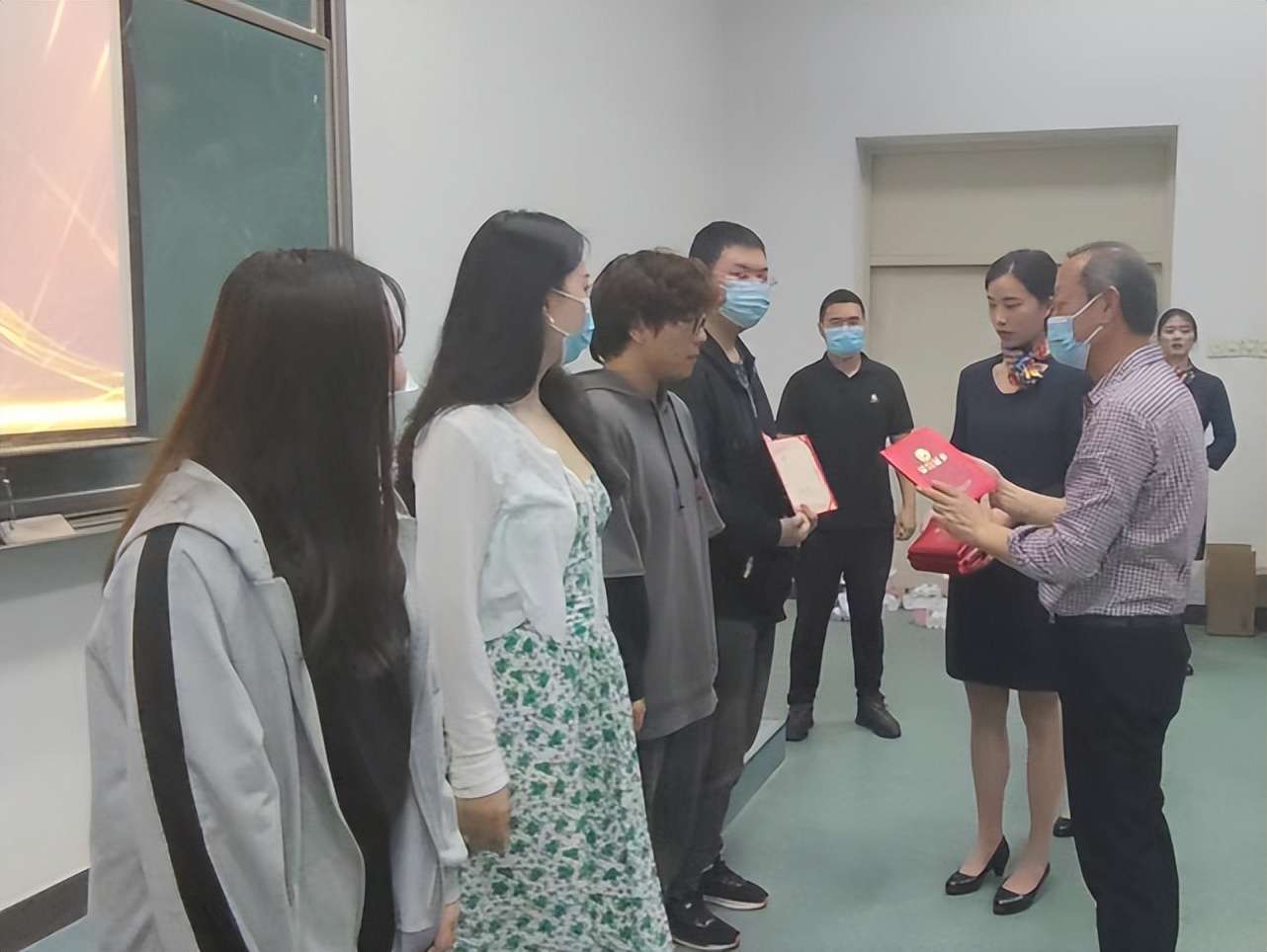 湖北工业大学继续教育学院 | 表彰大会立典范，文明寝室树新风