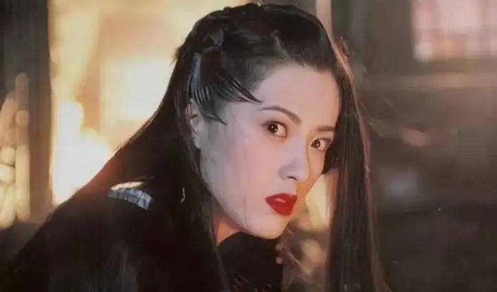 赵丽颖最新生图曝光，这脸怎么像17年前爆火退圈的她？