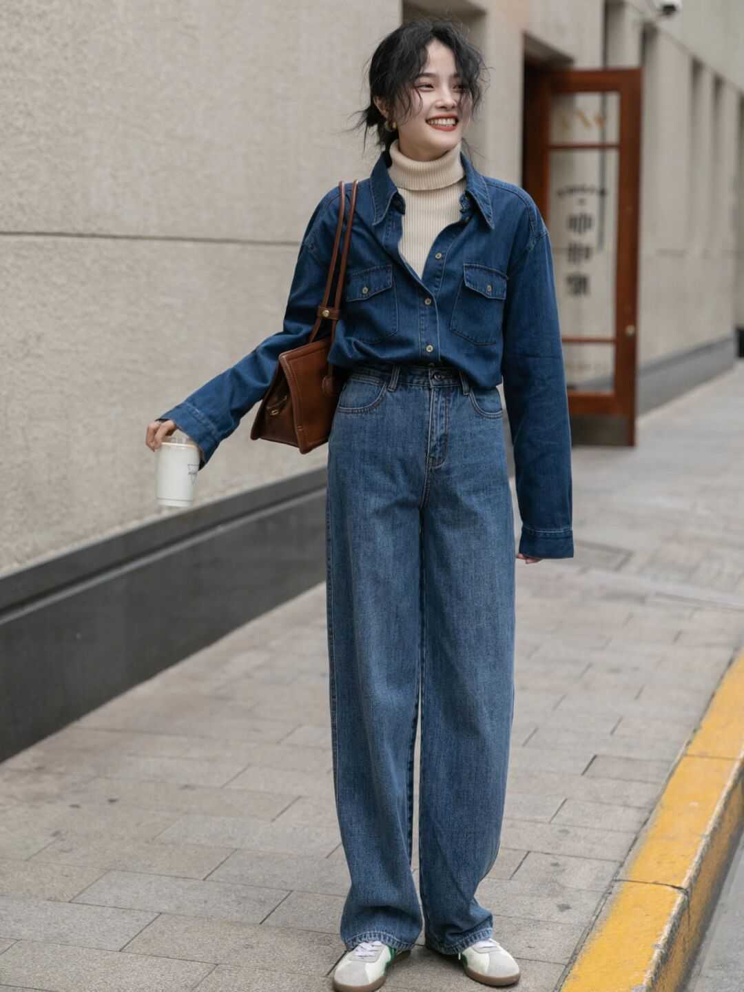 牛仔衬衫配什么裤子好看(简单几步教你学会搭配牛仔衬衫)