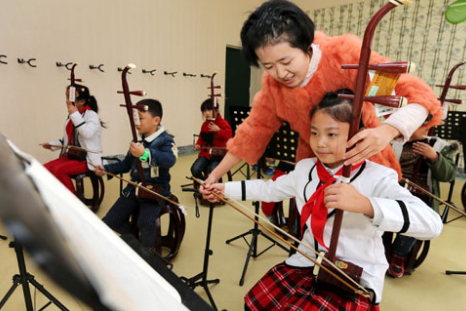 5个女大学生意外火了，全网获赞2000多万，00后会“唱戏”真厉害