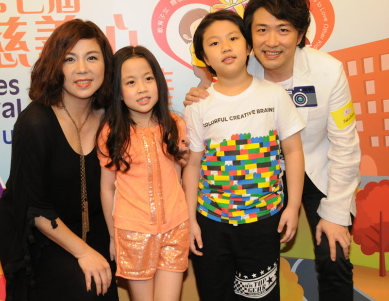 郑子诚夫妇罕同框,演员妻子息影多年气质依旧,曾演《鉴证实录》