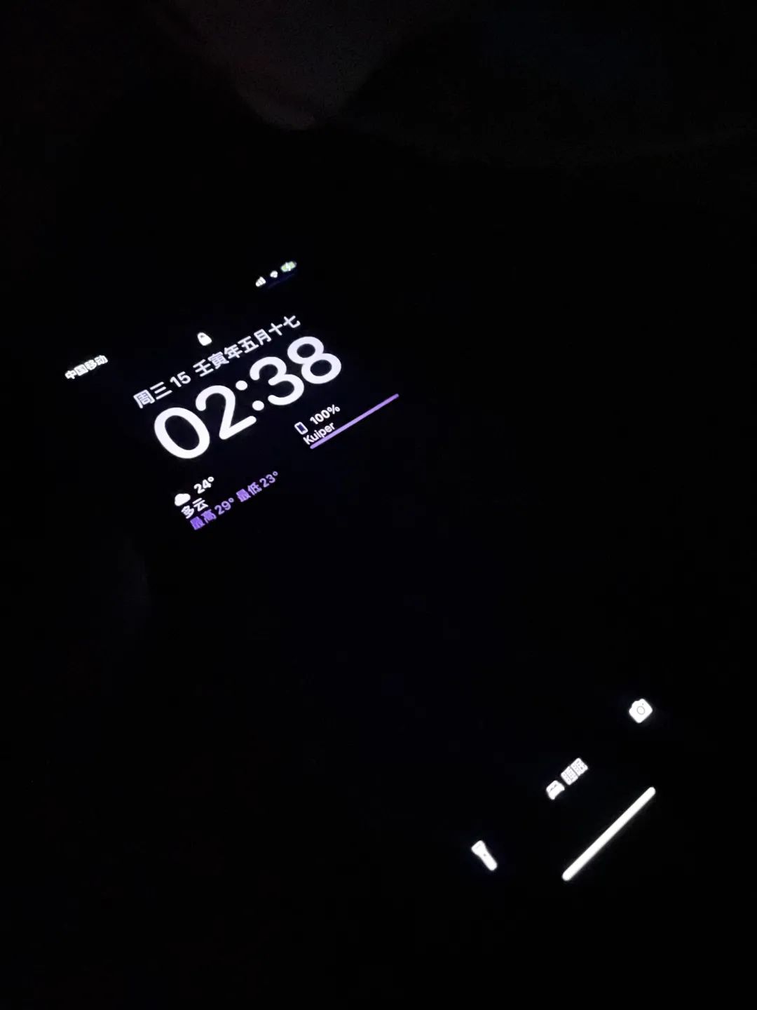 升级iOS 16，竟解锁了iPhone 14独享的熄屏显示？